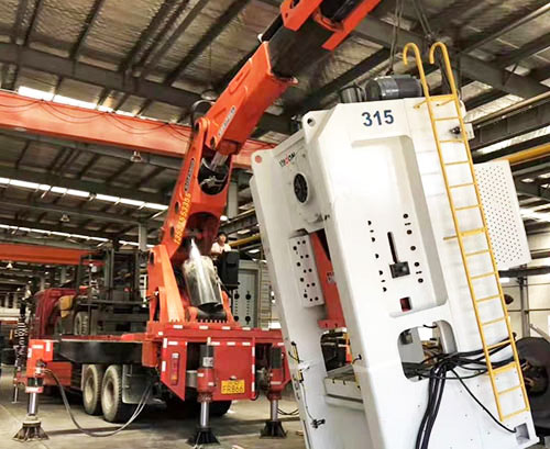 上海附近随车吊出租，轻松解决运输难题