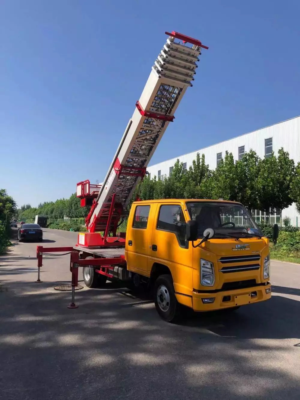 上海附近的云梯车出租服务：轻松解决高空作业需求