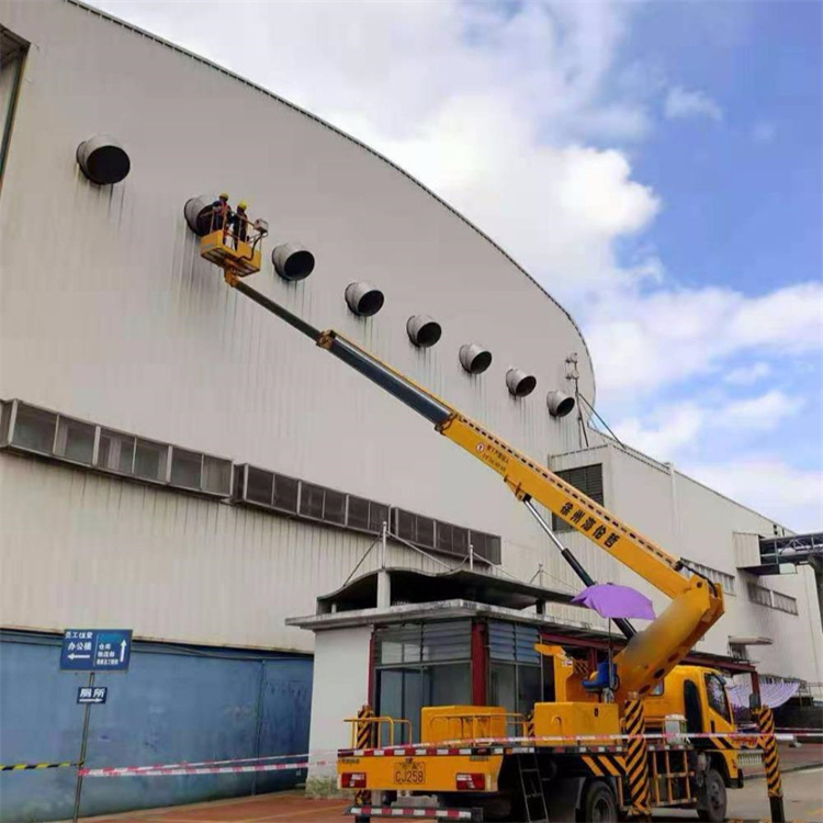 上海高空作业车出租服务：专业广告牌安装解决方案