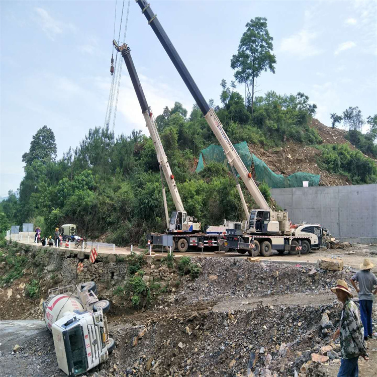 上海汽车掉沟里叫吊车救援要多少钱